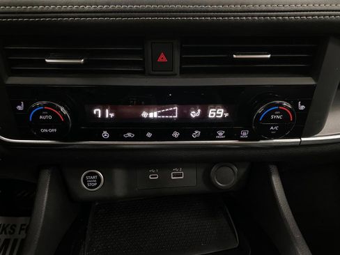 Used 2023 Nissan Rogue SV w/ SV Premium B Package image 25