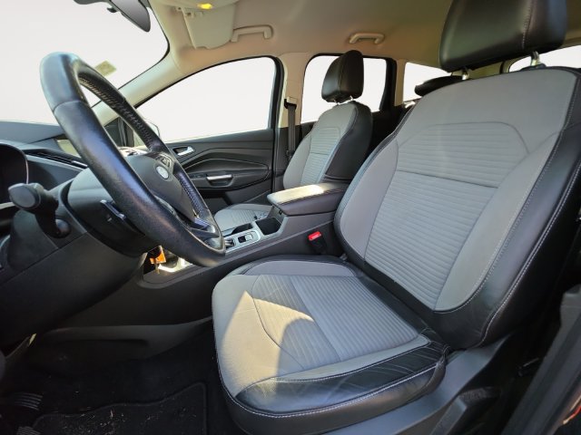 Used 2017 Ford Escape SE w/ Equipment Group 201A FWD image 7