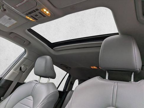 Used 2022 Toyota Highlander XLE AWD/4WD image 15
