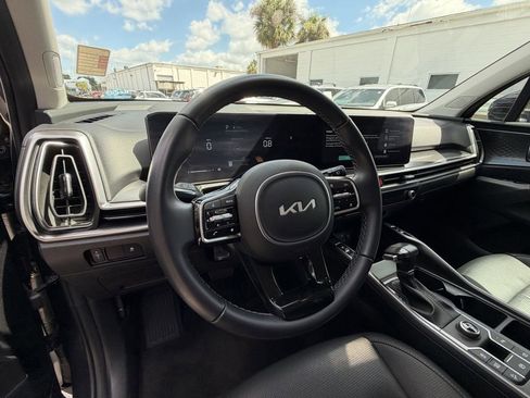 Used 2025 Kia Sorento S FWD image 18