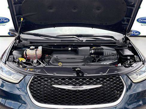 Used 2023 Chrysler Pacifica Touring-L FWD image 30