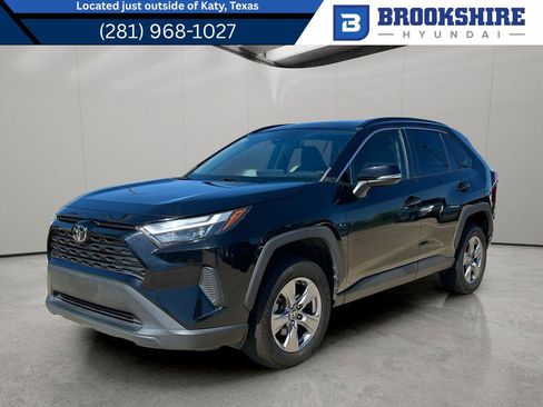 Used 2022 Toyota RAV4 XLE AWD/4WD image 1
