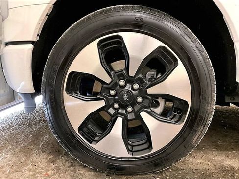 Used 2024 Ford F150 Lightning Platinum AWD/4WD image 8