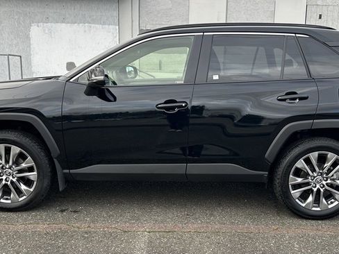 Certified 2025 Toyota RAV4 XLE Premium image 8