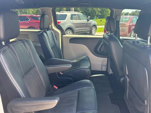 Used 2020 Dodge Grand Caravan SXT FWD image 25