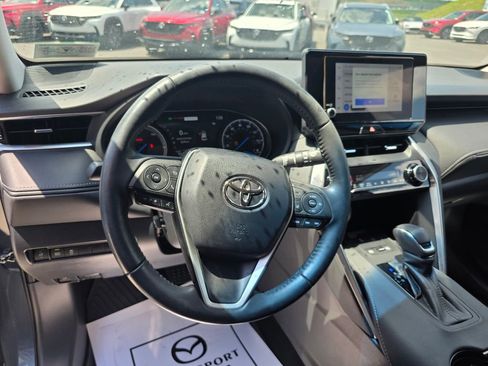 Used 2023 Toyota Venza LE AWD/4WD image 14