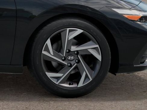 Used 2025 Hyundai Elantra SEL image 9