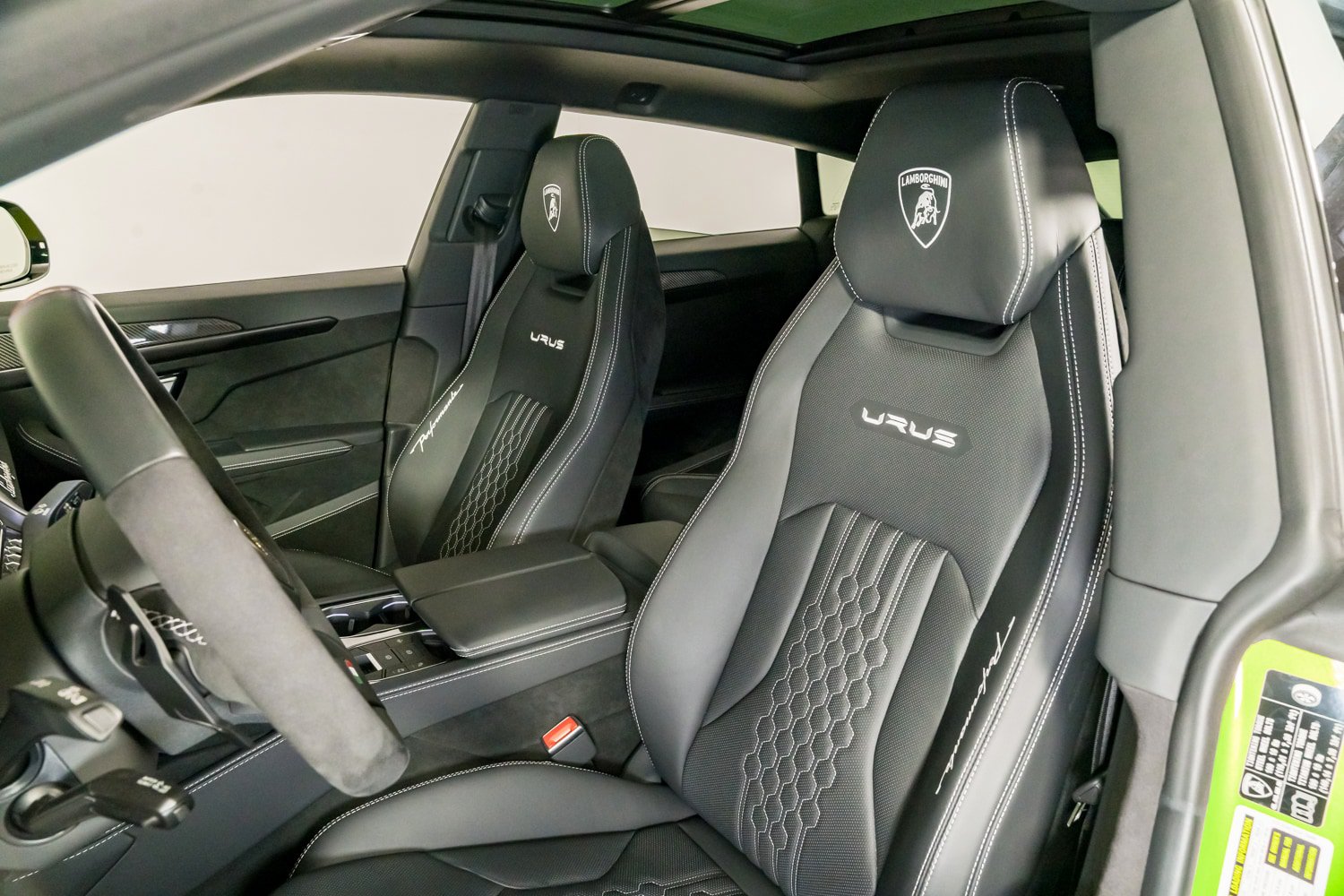 Used 2024 Lamborghini Urus Performante AWD/4WD image 23