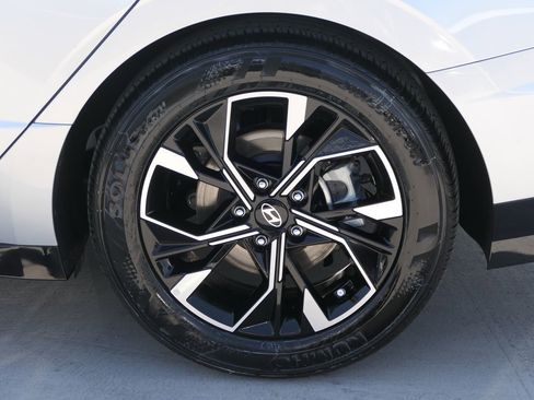 Used 2025 Hyundai Sonata SEL FWD image 9