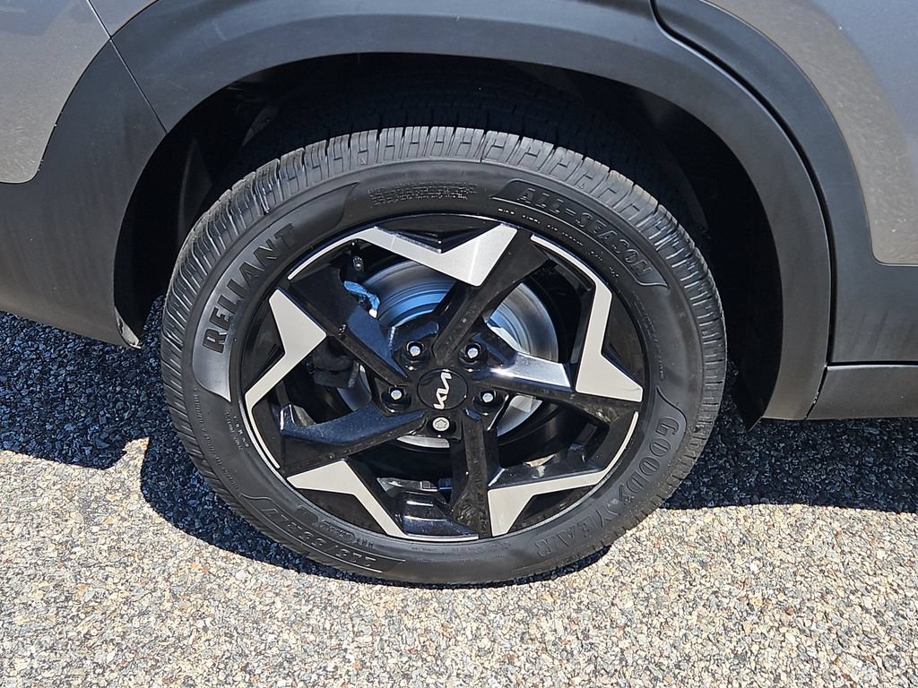 Certified 2024 Kia Seltos EX AWD/4WD image 9