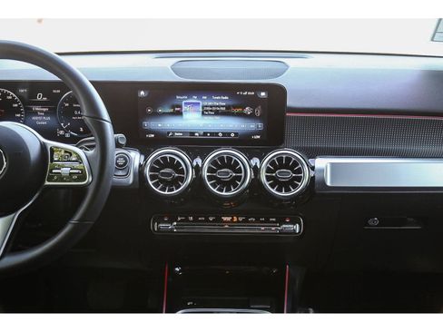 Certified 2022 Mercedes-Benz GLB 250 image 11