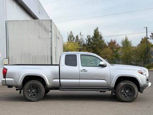 Used 2021 Toyota Tacoma SR5 AWD/4WD image 6