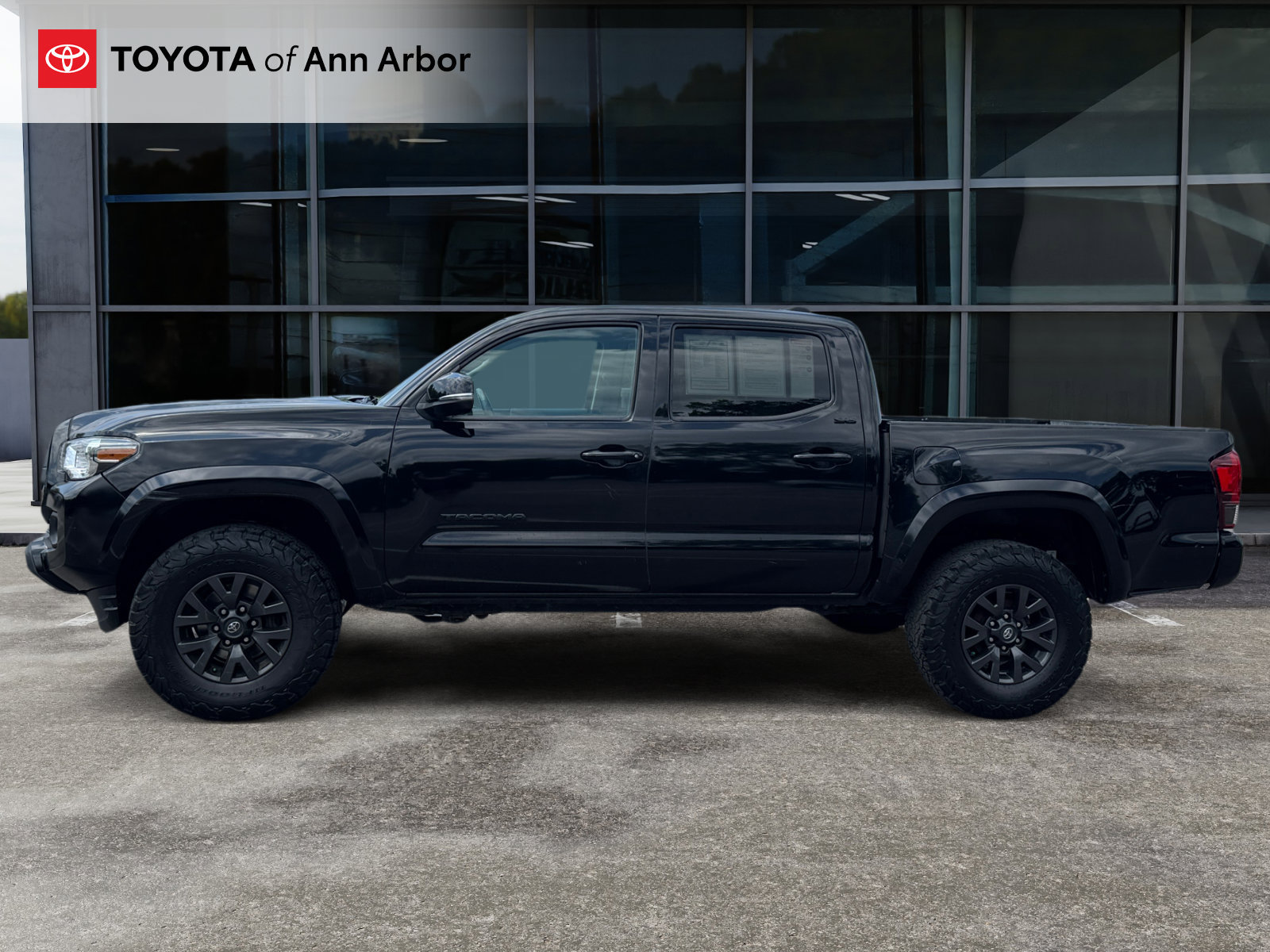 Used 2023 Toyota Tacoma SR5 w/ Technology Package AWD/4WD image 8
