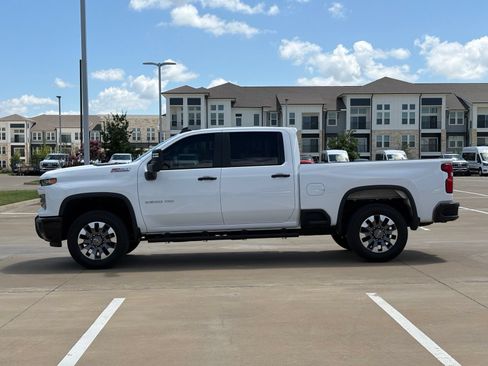 Used 2025 Chevrolet Silverado 2500 Custom w/ Custom Value Package AWD/4WD image 4