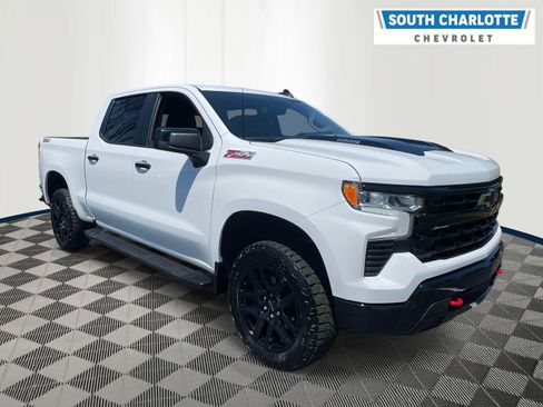 Used 2024 Chevrolet Silverado 1500 LT Trail Boss w/ Convenience Package II AWD/4WD image 3