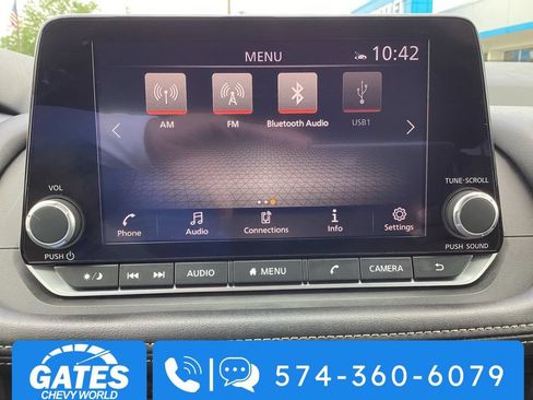 Used 2024 Nissan Rogue SV AWD/4WD image 3
