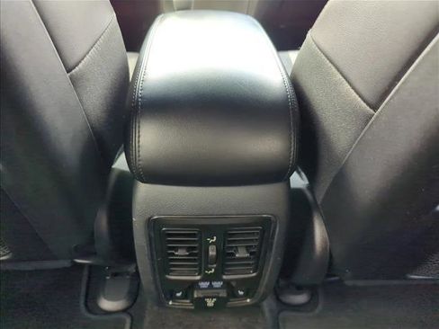 Used 2018 Jeep Grand Cherokee Limited RWD image 17
