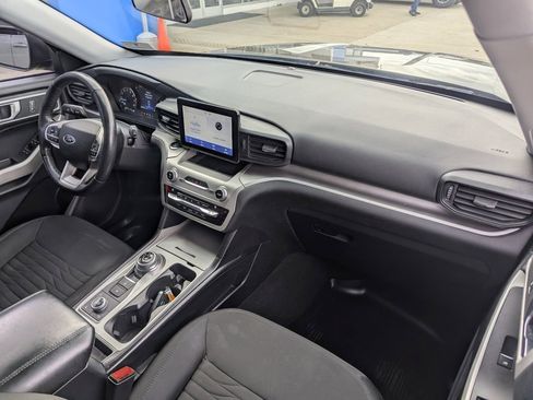 Used 2021 Ford Explorer XLT image 25