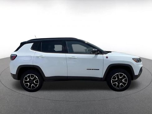 Used 2025 Jeep Compass Trailhawk AWD/4WD image 16