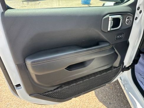 Used 2025 Jeep Wrangler Unlimited Sahara AWD/4WD image 10