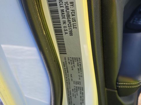 Used 2023 Jeep Grand Cherokee Limited image 20