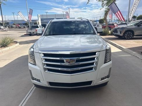 Used 2019 Cadillac Escalade Luxury AWD/4WD image 3