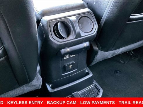 Used 2021 Jeep Wrangler Unlimited Sahara AWD/4WD image 10