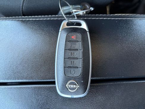 Used 2025 Nissan Rogue SV FWD image 21