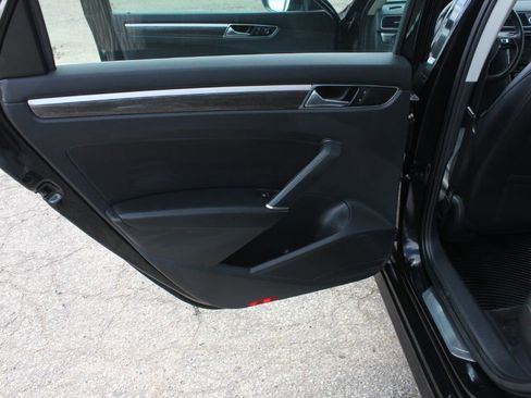 Used 2016 Volkswagen Passat 1.8T SE image 40