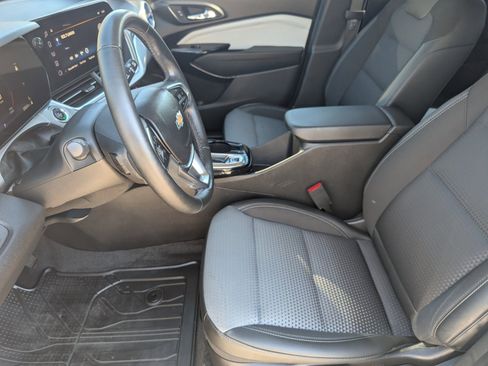 Used 2024 Chevrolet Trax LT w/ Driver Confidence Package image 8