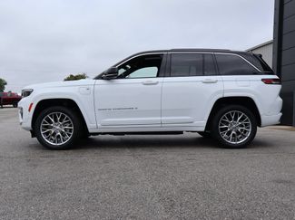 Used 2022 Jeep Grand Cherokee Summit w/ Advanced Protech Group IV AWD/4WD video 2