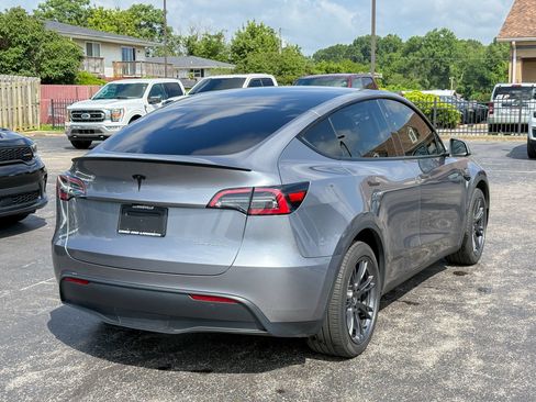 Used 2024 Tesla Model Y Long Range AWD/4WD image 16