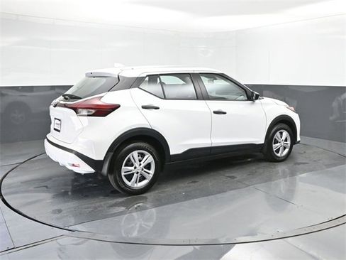 New 2025 Nissan Kicks Play S image 15