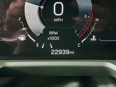 Used 2025 GMC Acadia Elevation image 18