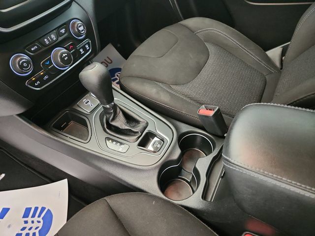 Used 2019 Jeep Cherokee Latitude w/ Popular Appearance Group FWD image 15