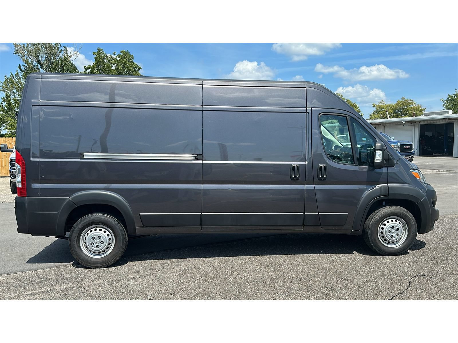 Used 2024 RAM ProMaster 2500 w/ Convenience Group FWD image 7