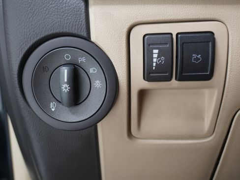 Used 2010 Lincoln MKZ image 21