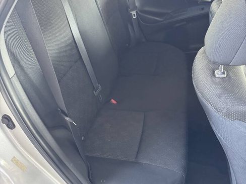Used 2009 Pontiac Vibe w/ Preferred Package FWD image 16