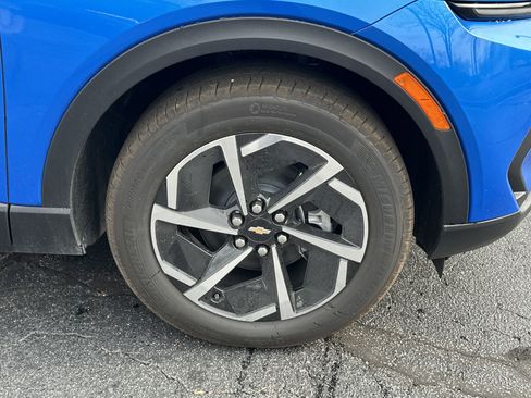 New 2026 Chevrolet Equinox EV LT image 12