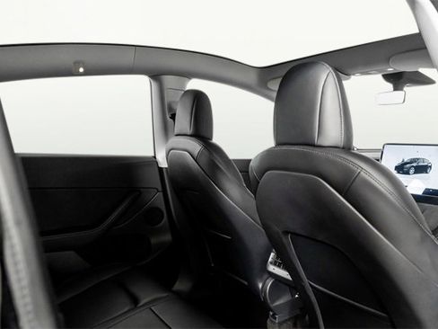 Used 2022 Tesla Model Y Long Range image 32