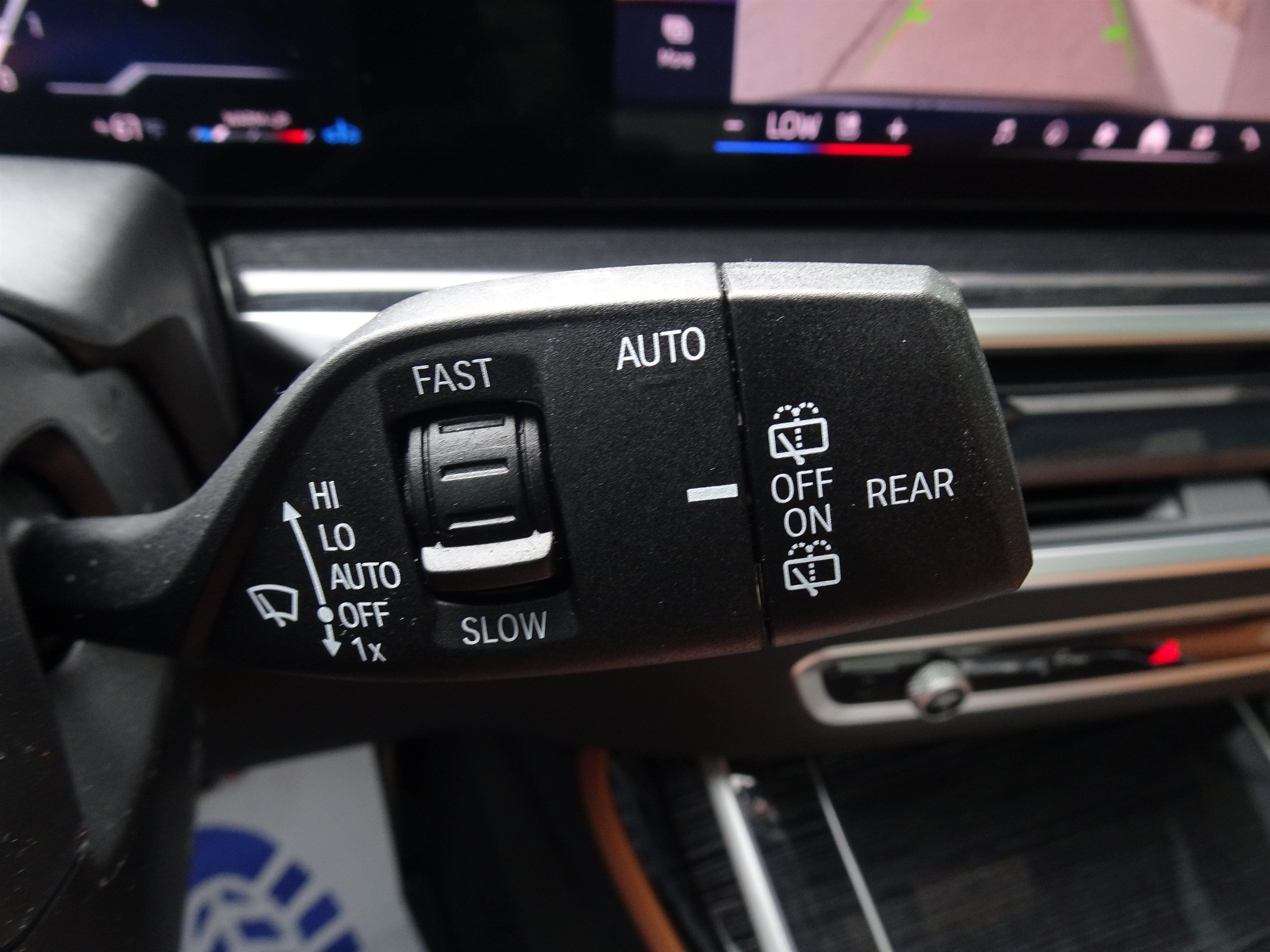Used 2025 BMW X7 xDrive40i w/ M Sport Package AWD/4WD image 27