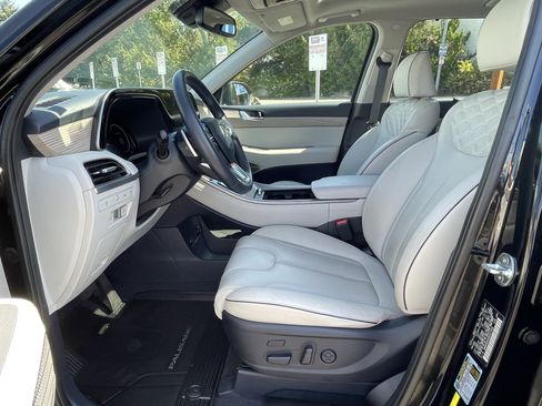 Certified 2022 Hyundai Palisade Limited w/ Winter Package AWD/4WD image 11