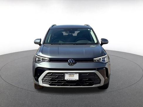 Used 2025 Volkswagen Taos SE FWD image 4