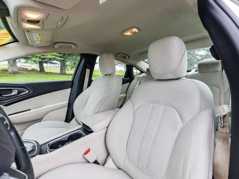 Used 2016 Chrysler 200 Limited w/ Convenience Group FWD image 11