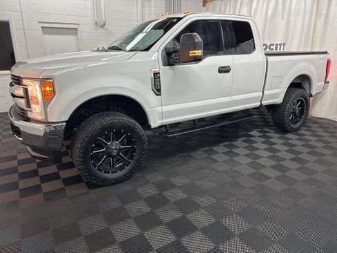 Used 2017 Ford F250 XLT w/ Snow Plow Prep Package image 5