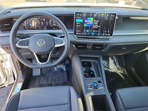 New 2026 Volkswagen Tiguan SE image 9