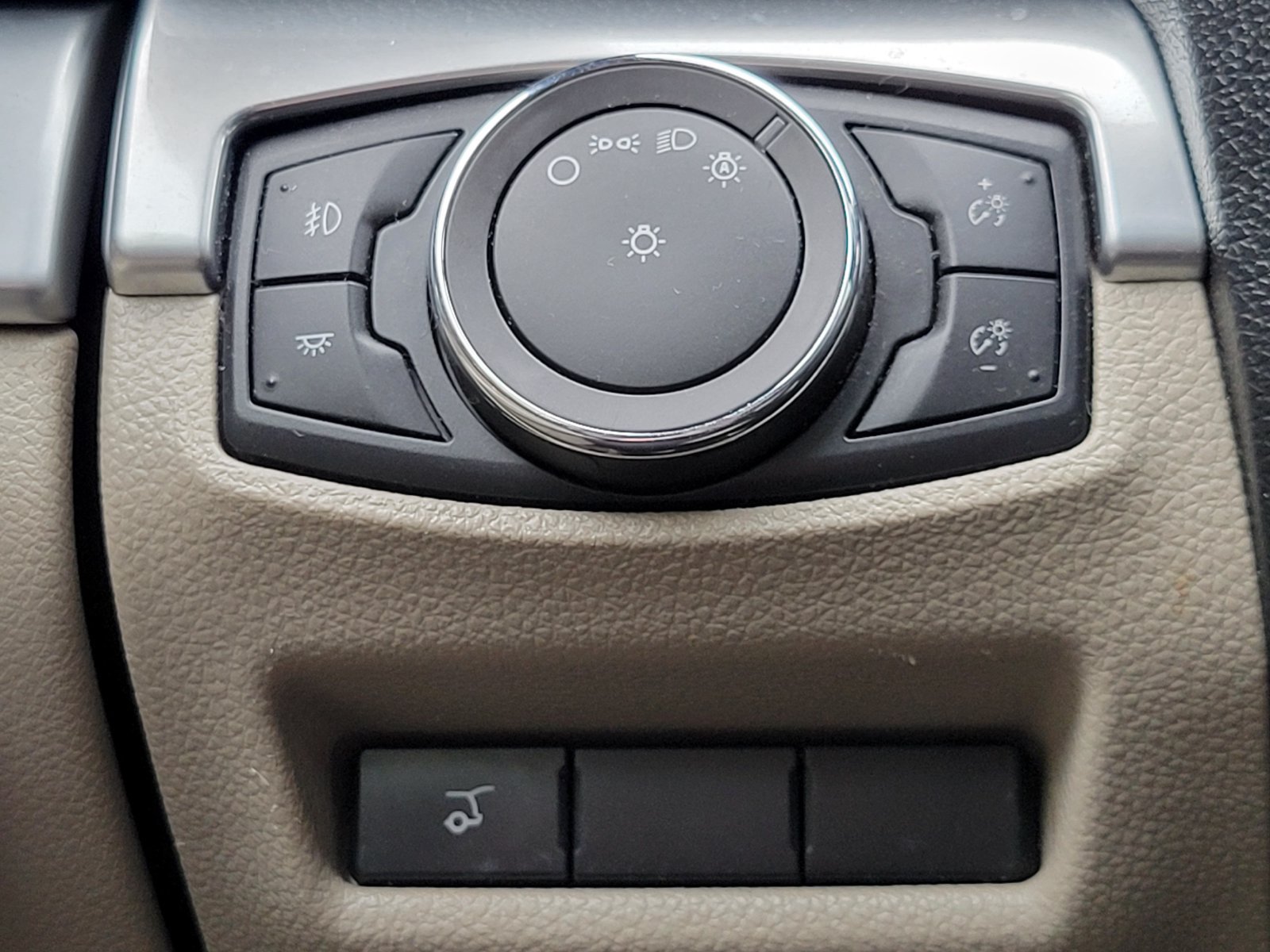 Used 2018 Ford Explorer Limited w/ Equipment Group 301A AWD/4WD image 16