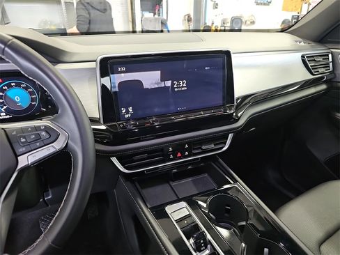 Used 2024 Volkswagen Atlas Cross Sport SE image 20