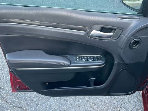 Used 2018 Chrysler 300 Touring image 27