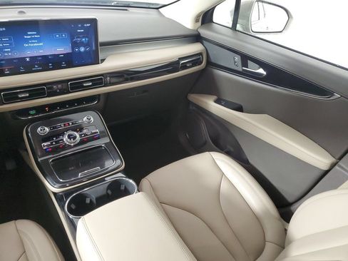 Certified 2023 Lincoln Nautilus AWD image 16